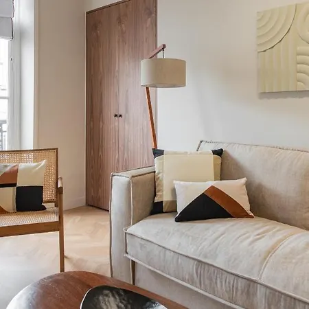 The New Suites, Centre Parigi