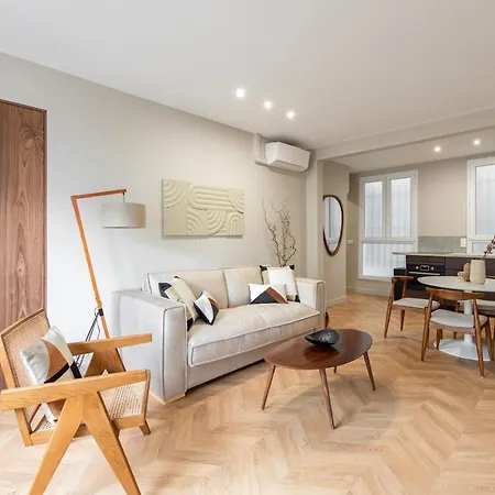 The New Suites, Centre