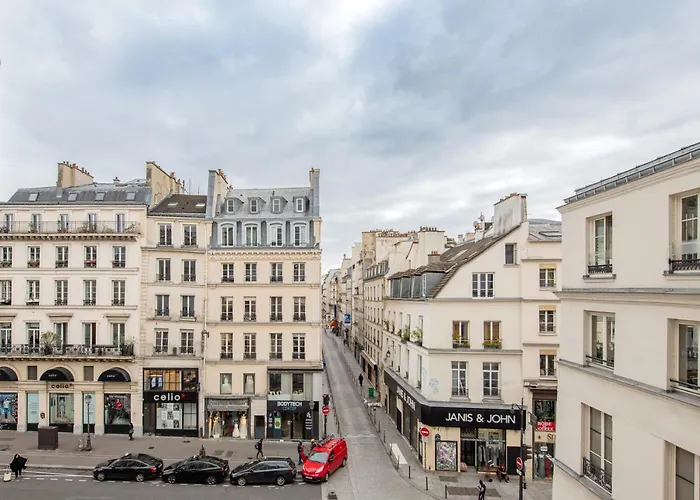 The New Suites, Centre *